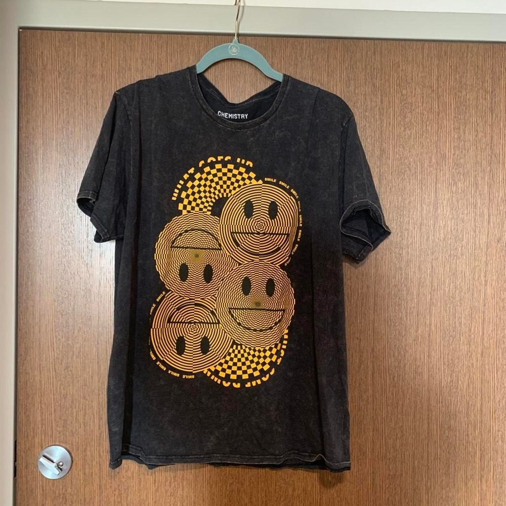 XL Chemistry black tee with yellow smiley face graphic with concentric circles